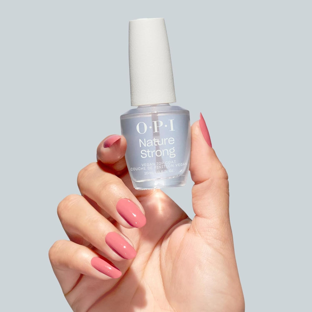 OPI Nature Strong Base & Top Coat – formulă vegană cu ingrediente naturale – bază și top coat inspirate din îngrijirea pielii pentru unghii cu aspect sănătos instantaneu