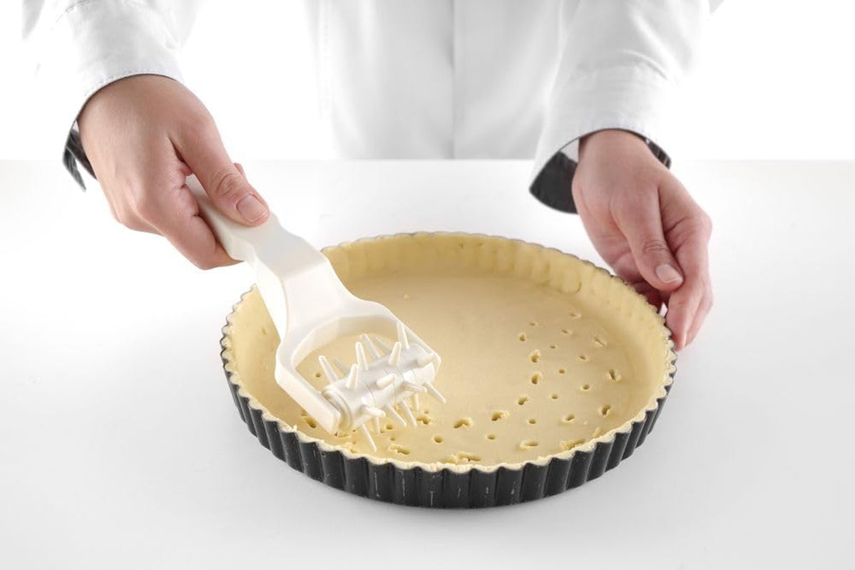 Rolă de aluat HENDI, tăietor de aluat, tăietor cu grilaj pentru aluat, pentru blaturi umede de prăjituri și aluat de patiserie, precum și aluat de pizza, 77x210mm, polipropilenă