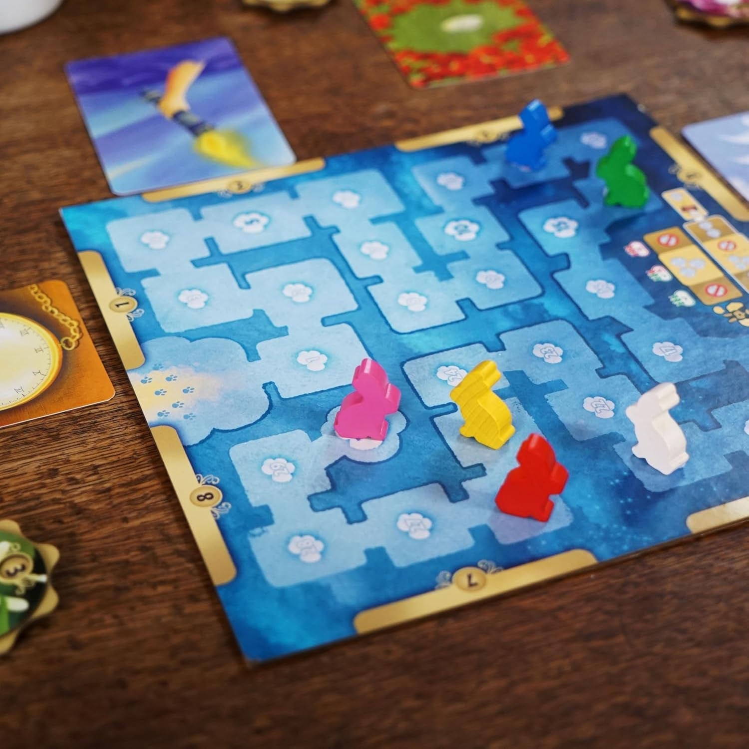 Asmodee, Dixit, versiune germană, joc de bază, O imagine valorează cât o mie de cuvinte, joc creativ de familie pentru 3-8 jucători cu vârsta de 8 ani și peste, Jocul anului 2010 cu o durată de joc de 30 de minute