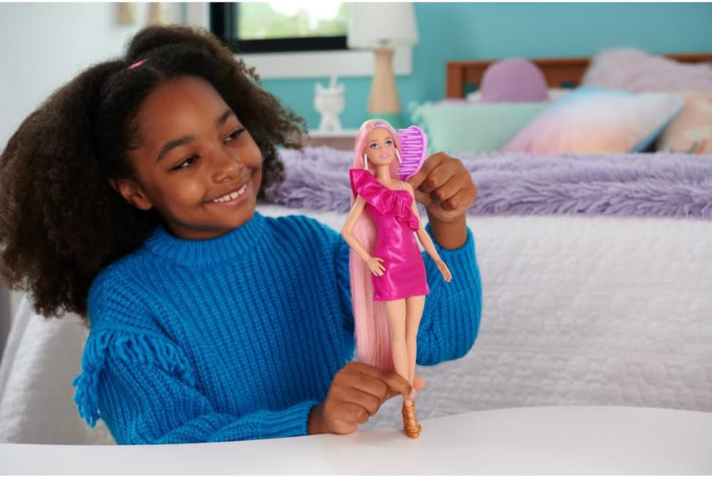 Barbie Totally Hair - Puppe mit extra Langen, frisierbaren Regenbogenhaaren und 10 Mode- und Styling-Accessoires, gepunktetes Kleid im Colorblock-Stil, für Kinder ab 3 Jahren, HKT96