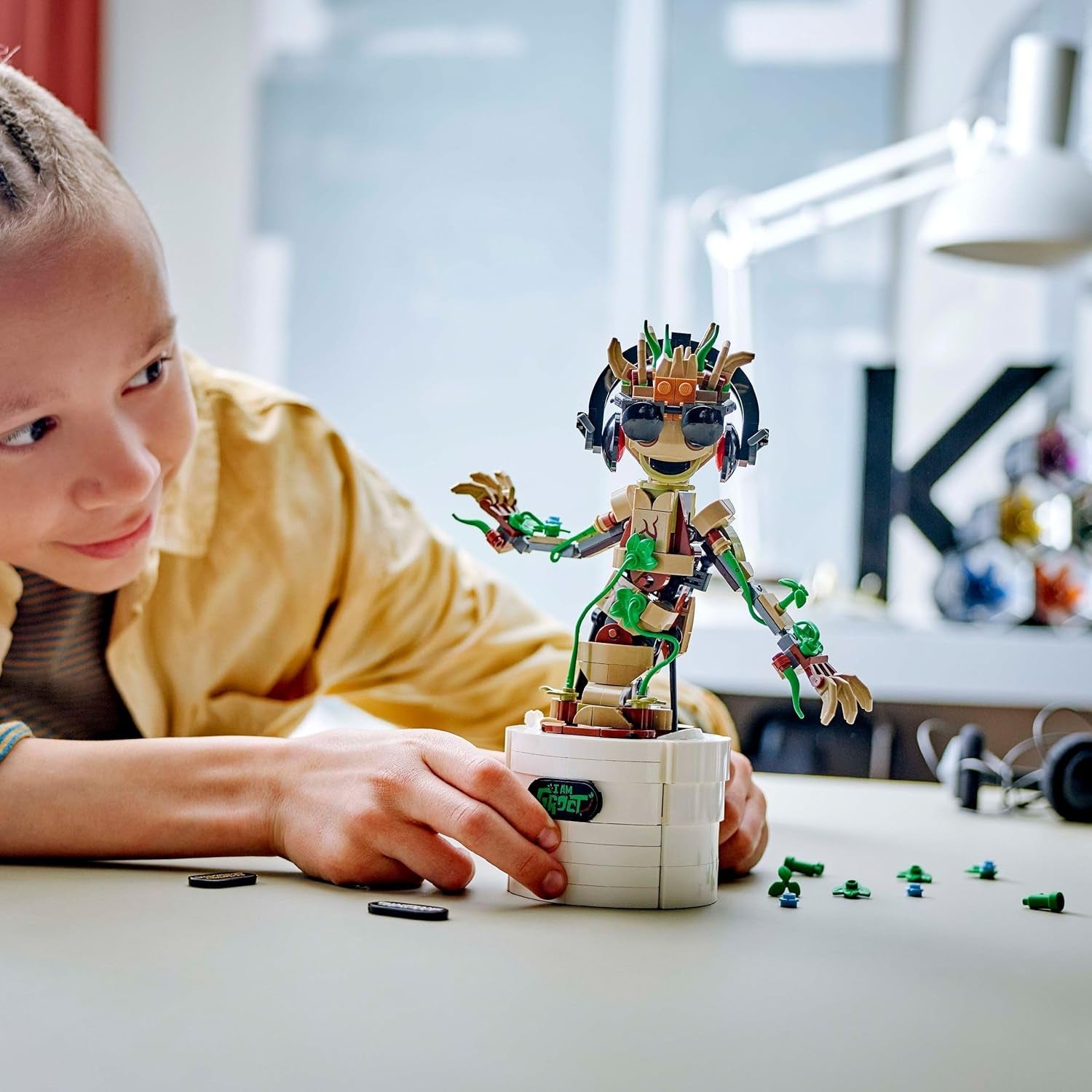 LEGO | Marvel Tanzender Groot - Animierte Minifigur eines Charakters aus Guardians of the Galaxy - Interaktives Spielset - Kreatives Spielzeug - Superhelden Geschenk für Jungen und Mädchen - 76297
