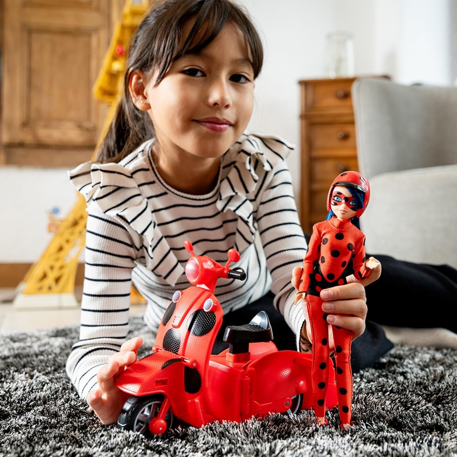 Bandai - Miraculous Ladybug - Scooter Miraculous Switch'n go + Gelenkpuppe Ladybug Lucky Charm 26 cm - P50668