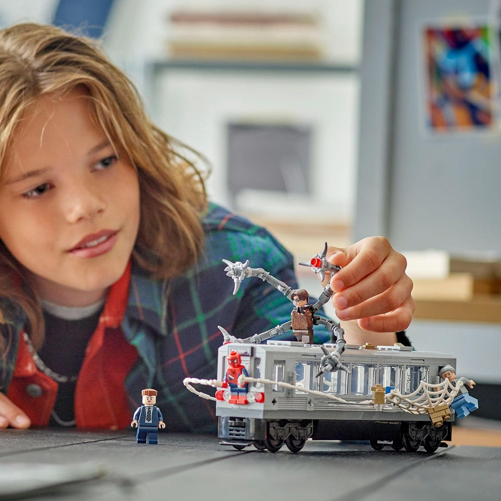 LEGO ǀ Marvel Spider-Man vs. Doc Ock: Showdown in der U-Bahn - Kreatives Spielzeug mit Superhelden Minifiguren - Spielzeug Zugmodell - Kinder Geschenk für Jungen und Mädchen ab 9 Jahren - 76321
