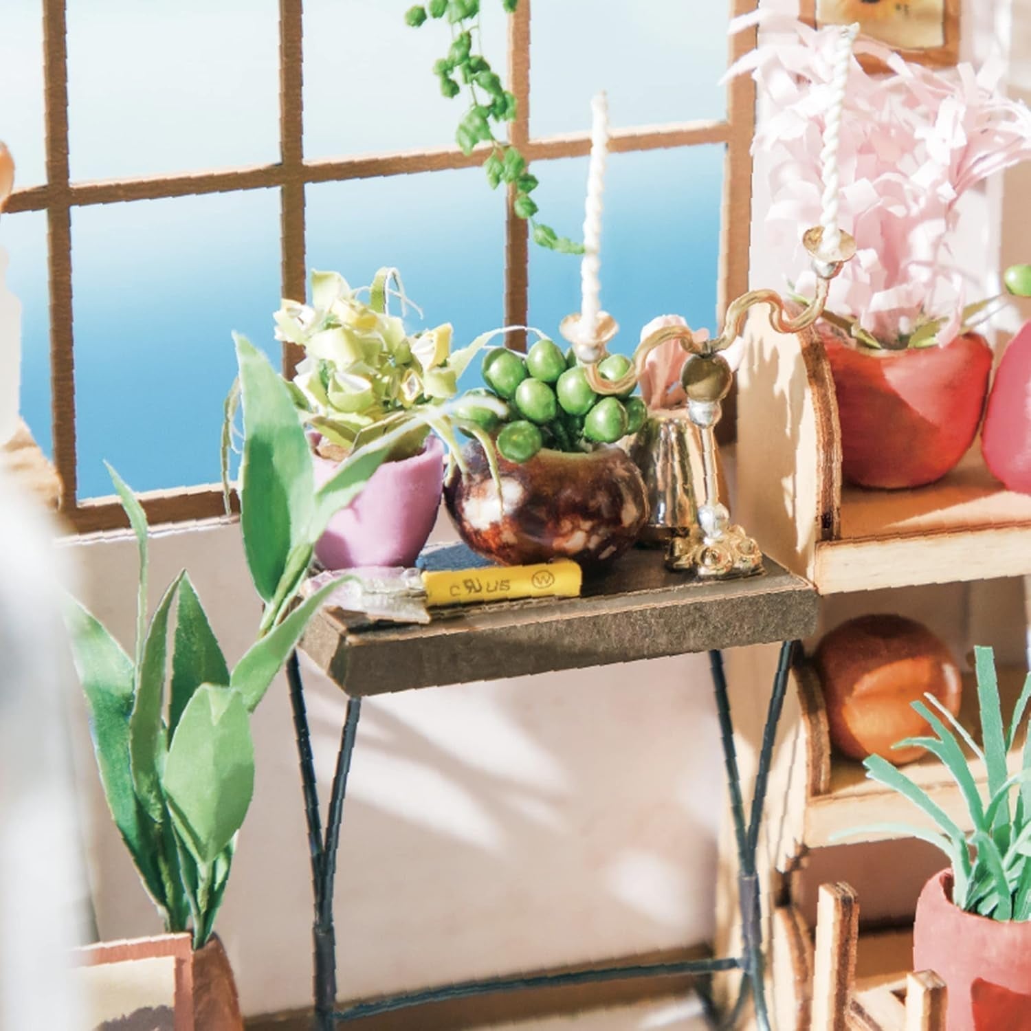 Robotime DG145 Rolife Emily's Flower Shop Miniature Doll's House Fabricat din lemn, metal, tesatura si carton, Dimensiuni: 22 X 15 X 17 Cm, Casute de papusi Naty Shop