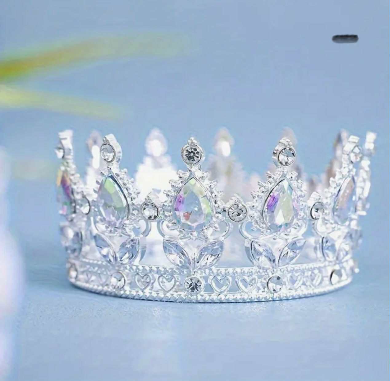 Regal Coronita Argintie Din Metal Cu Pietre - Decor Elegant Pentru Torturi La Nunți Botezuri Și Evenimente