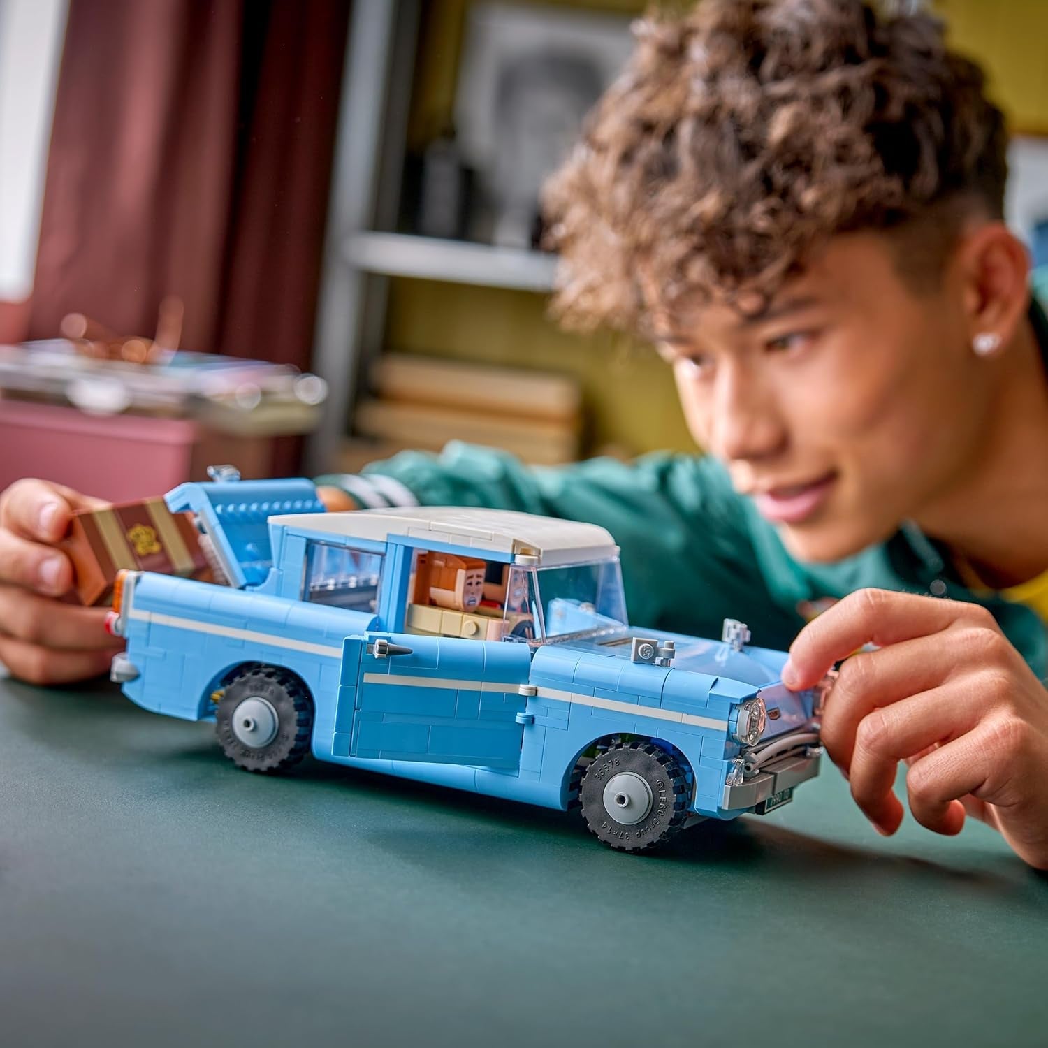 LEGO Harry Potter Fliegender Ford Anglia - Auto Set für mit 3 Figuren zum Spielen und Ausstellen - 3D Modellbau für Männer - Geschenk zum Vatertag - 76470