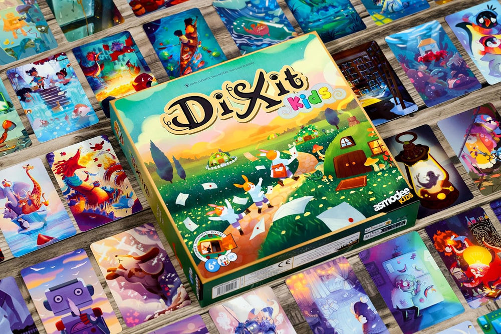 Asmodee Kids - Dixit Kids, joc de societate pentru imaginație și fantezie pentru copii și întreaga familie, cărți de joc ilustrate, 3-6 jucători, vârste 6+, 25 min, ediție italiană
