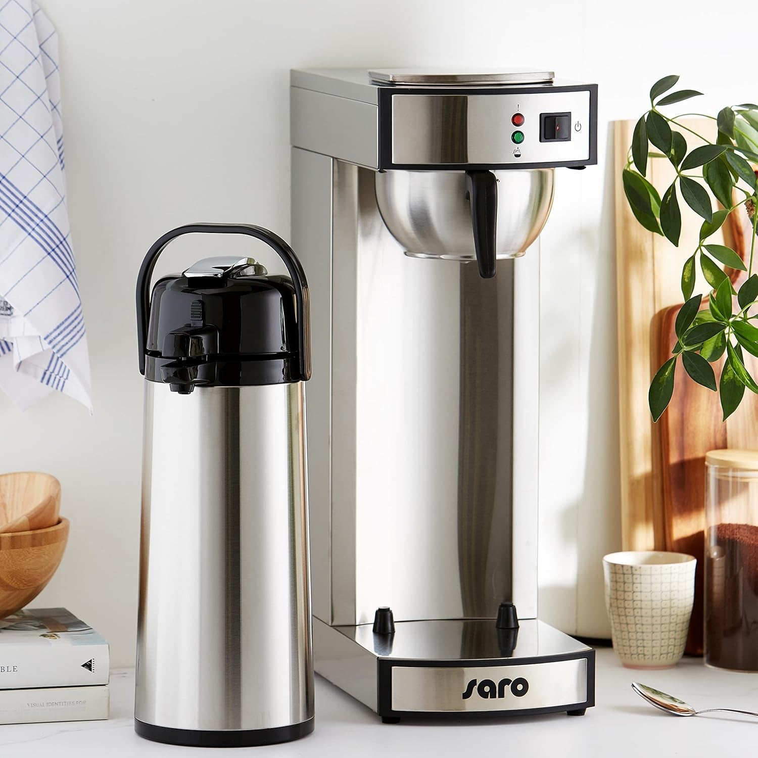 Espressor Saro, inclusiv carafă cu pompă izolată din oțel inoxidabil – 2,2 l – timp de preparare aprox. 5–6 min – protecție la mersul fără apă – 2,069 kW – model THERMO 24