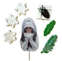 Set 7 decoratiuni comestibile din pasta de zahar, Beautiful Lady, caciula alba Decoratiuni din Pasta de Zahar Naty Shop