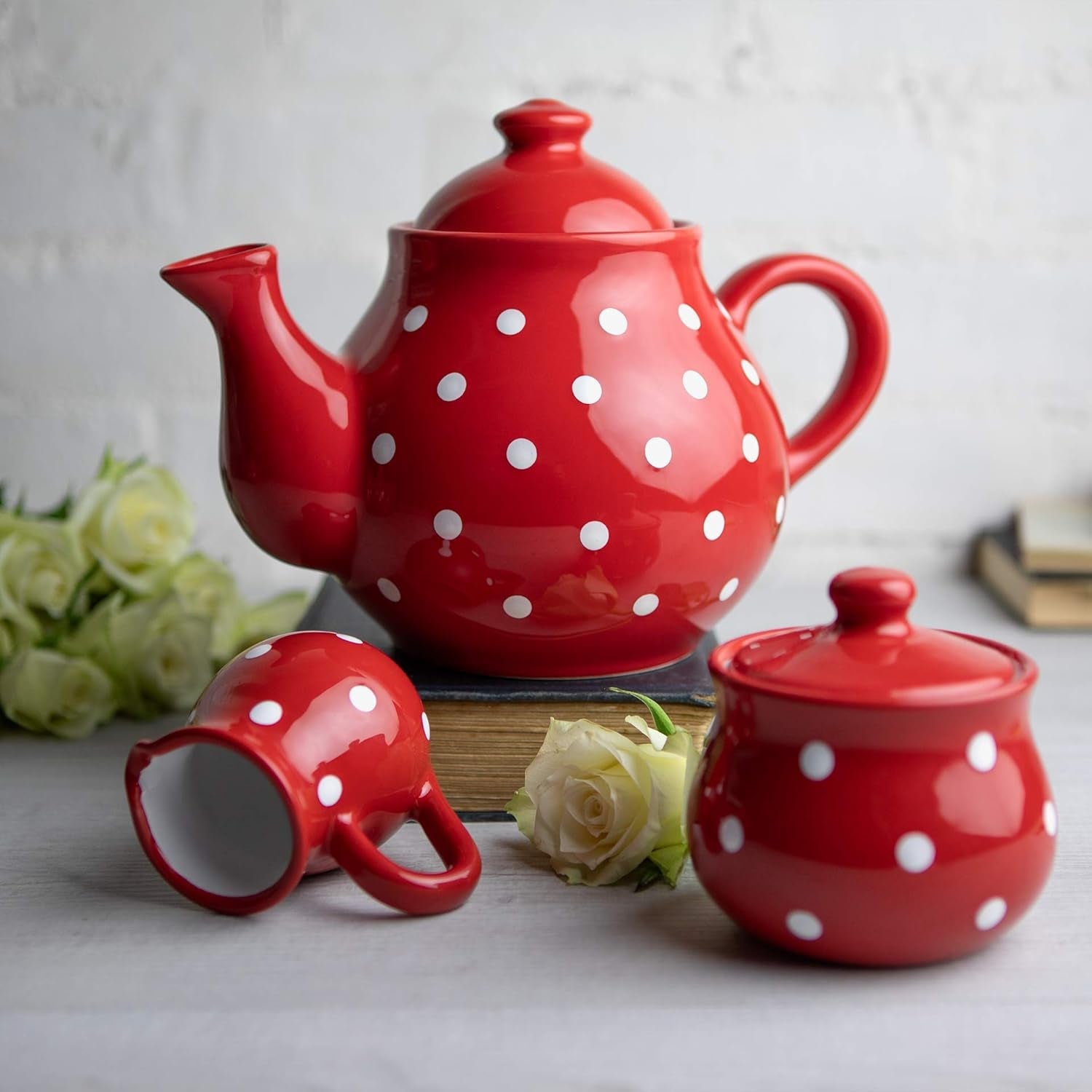 City to Cottage® - Set mare de ceai | Roșu și alb | Buline | Lucrat manual | Ceainic ceramic 1,7 litri, ulcior de lapte, zaharniță