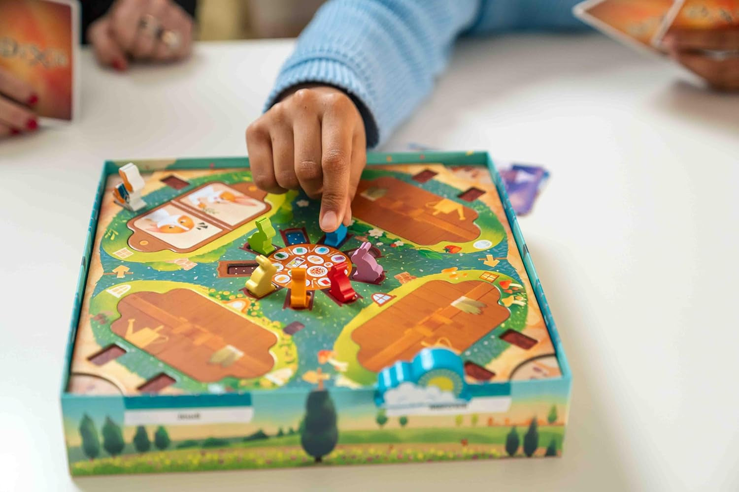 Asmodee Kids - Dixit Kids, joc de societate pentru imaginație și fantezie pentru copii și întreaga familie, cărți de joc ilustrate, 3-6 jucători, vârste 6+, 25 min, ediție italiană