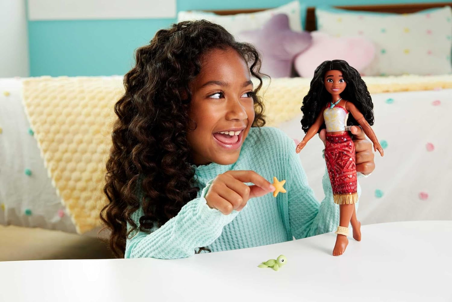 Mattel Spielzeuge aus Disney Vaiana 2, schwimmende Tautai Vaiana-Modepuppe mit 2 Zubehörteilen, Oberteil mit Farbwechsel und Beine für Schwimmbewegungen, vom Film inspiriert, JFF09