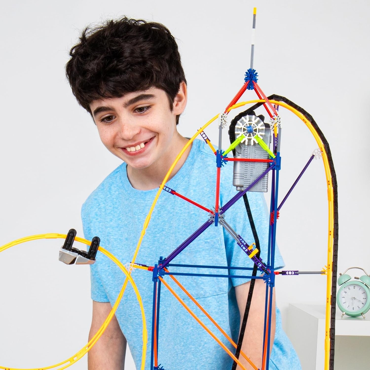 K'NEX 80216 Amazin' 8 Achterbahn-Baukasten, buntes Konstruktionsspielzeug für Jungen und Mädchen, Achterbahnspielzeug für Kinder, 448-teiliger Baukasten ab 7 Jahren