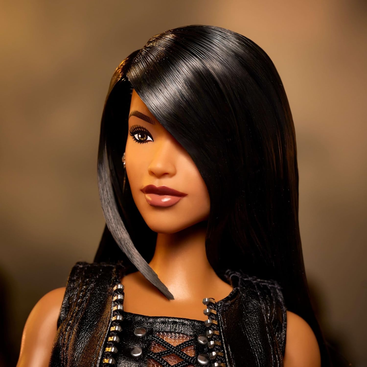 Barbie Signature Puppe, Aaliyah Sammelfigur im schwarzen Kunstleder-Outfit, inspiriert vom Musikvideo zu One in a Million, HRM80
