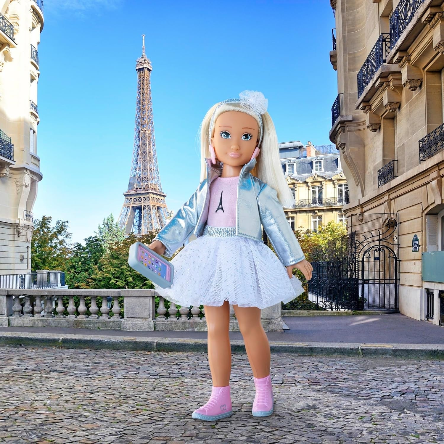 Corolle Girls Valentine Paris Fashion, Ankleidepuppe im Pariser Fashion Week Look und 4 Teile, Vanilleduft, 28cm, ab 4 Jahre
