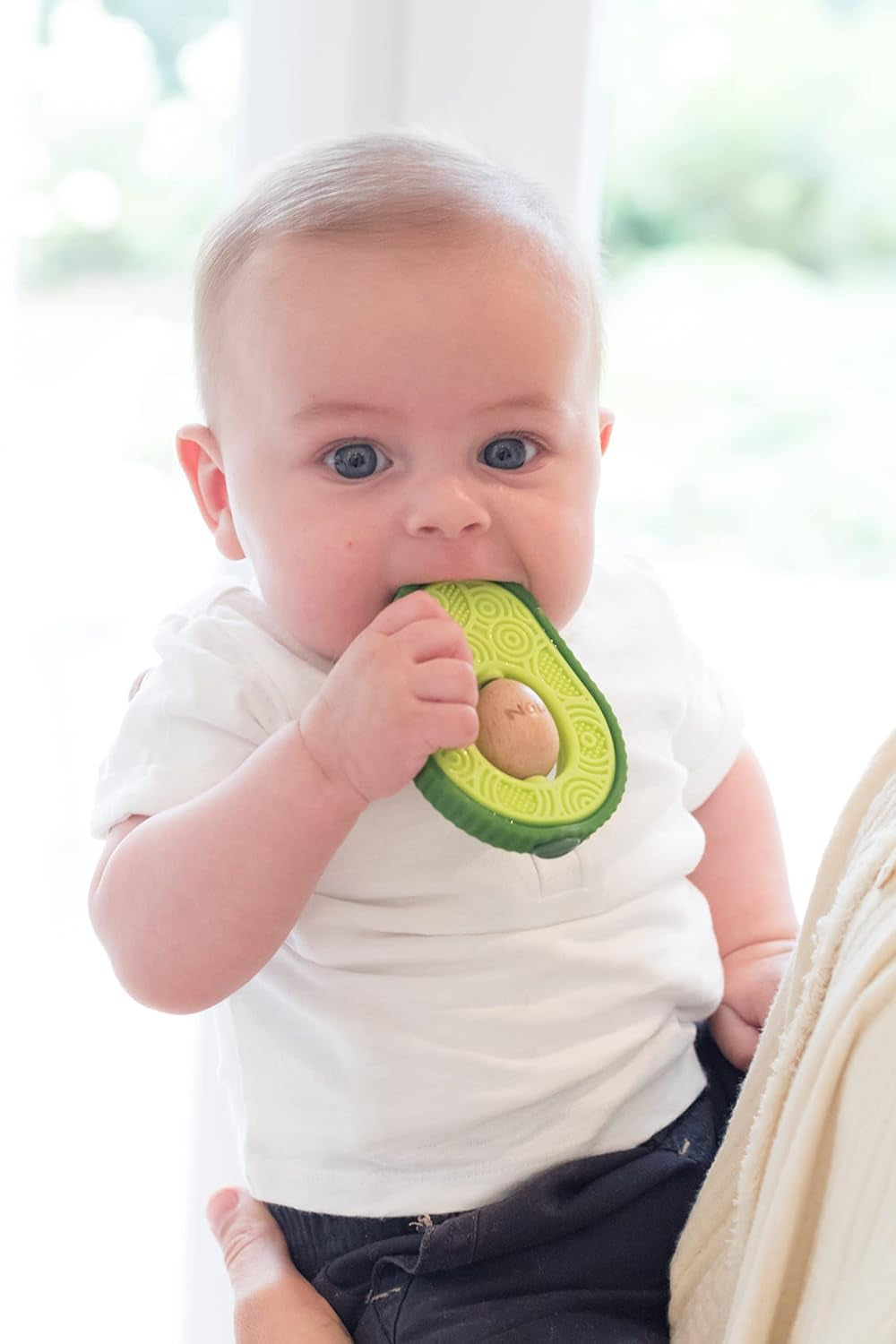 Nuby - Inel de dentiție „Avocado” - Jucărie de dentiție din silicon și lemn - Miez rotativ din lemn - Jucărie de dentiție pentru bebeluși și copii mici - Ajutor pentru dentiție - Fără BPA - 6+ luni