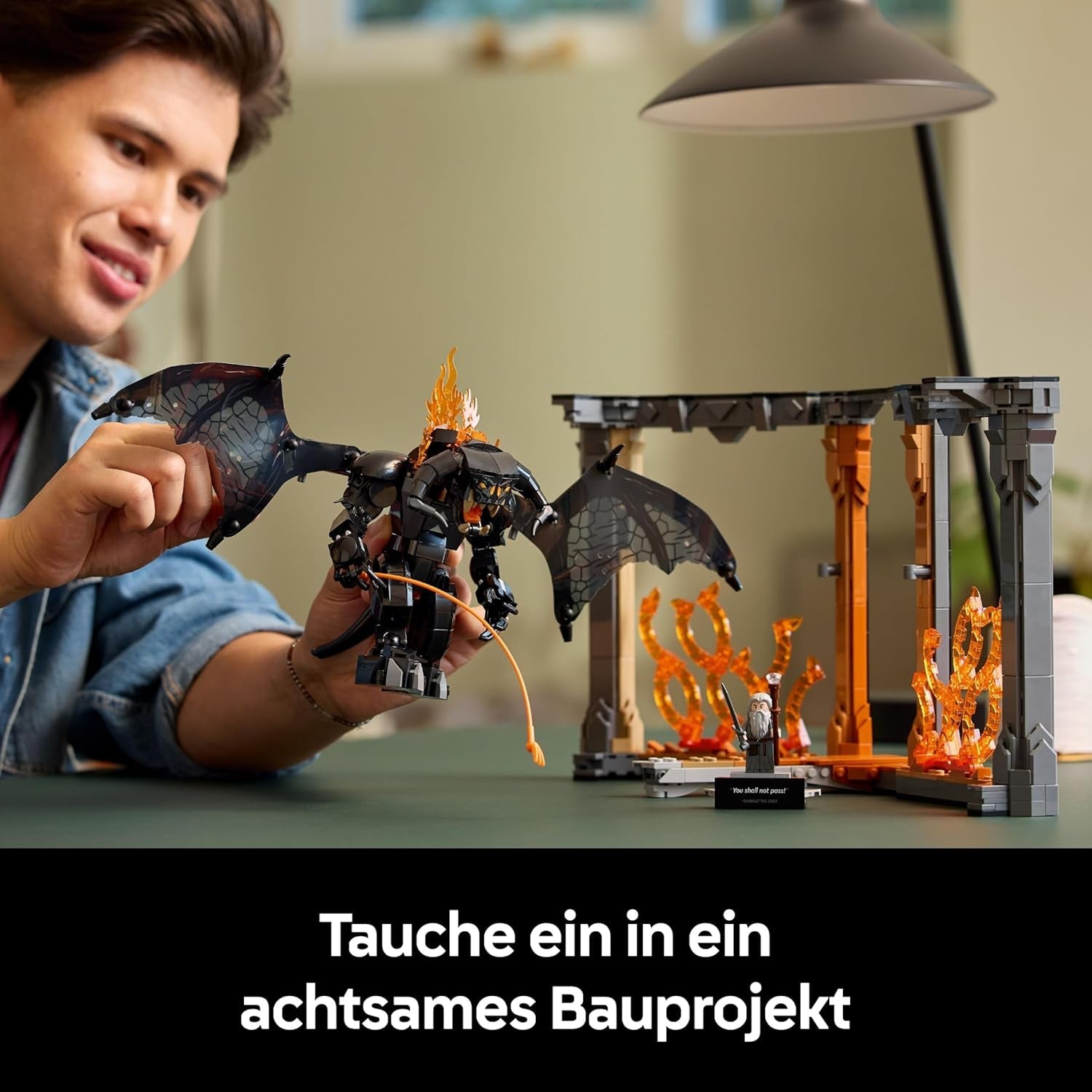 LEGO Icons Der Herr der Ringe: Balrog Bücherstütze - DIY Bücherregal Deko mit Gandalf dem Grauen Minifigur & Drachenfigur - Sammlerstück & Geschenk für Fans - 10367