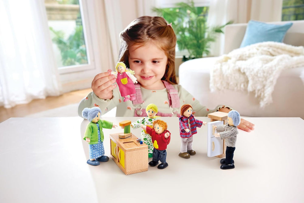 Hape Puppenfamilie Preisgekröntes Puppenfamilien-Set, einzigartiges Zubehör für Puppenhäuser aus Holz, Fantasie-Spiel, 6 Puppenfamilien-Mitglieder, für Kinder ab 3 Jahren