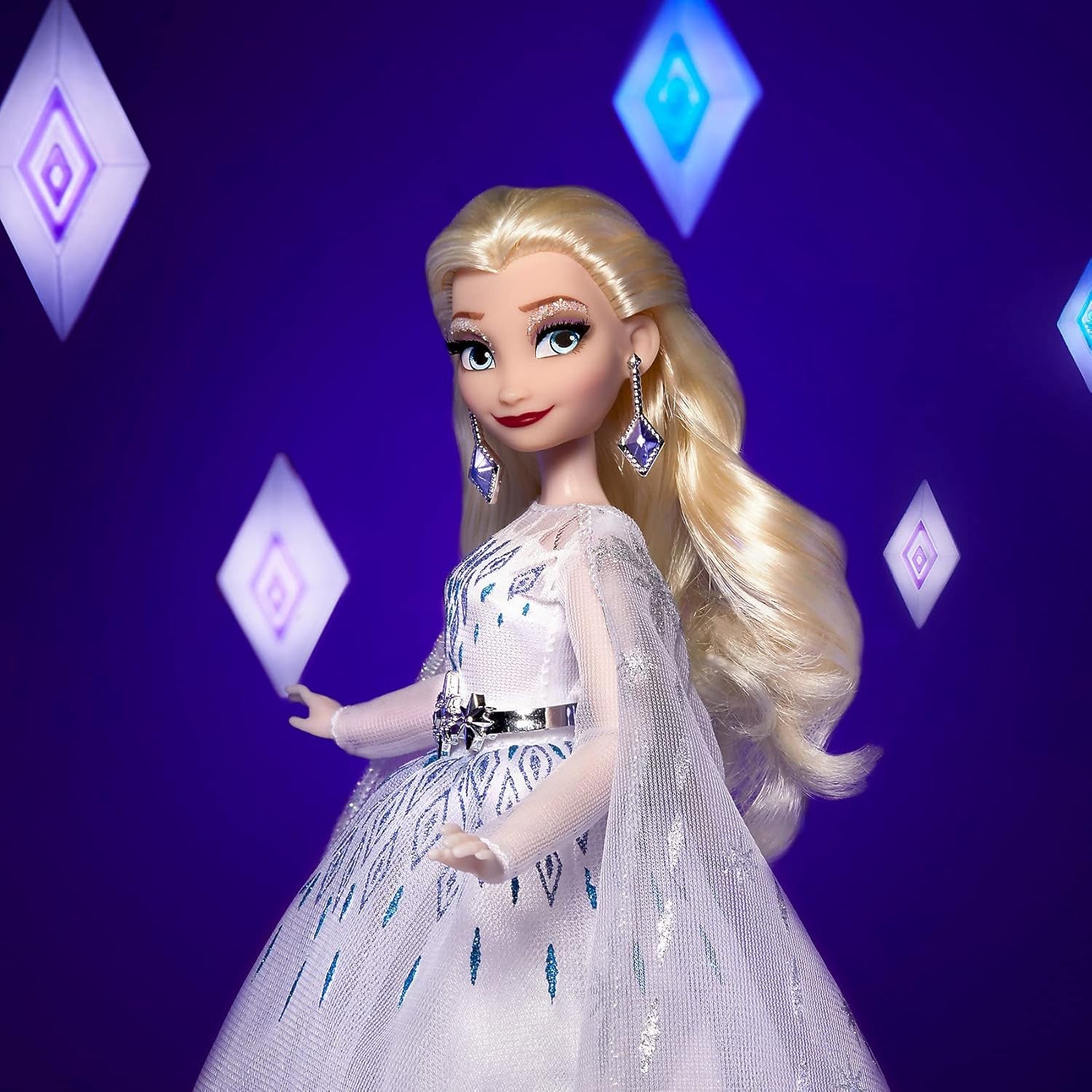 Disney Prinzessin Style Serie Weihnachtsedition ELSA, Modepuppe mit Accessoires, Sammlerpuppe für Kinder ab 6 Jahren