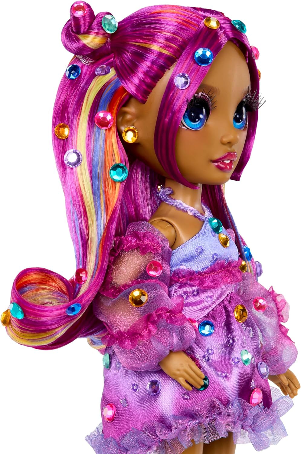 Rainbow High Be Dazzling – Noemie Violette – Păpușă la modă liliac 28 cm cu unealtă de decorat, pietre prețioase strălucitoare și accesorii de styling