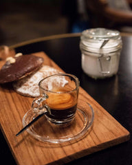 Espresso N°10 de la Coffee858 - Amestec de espresso puternic și picant, format din 70% boabe Arabica din Brazilia și 30% Robusta (1000g)