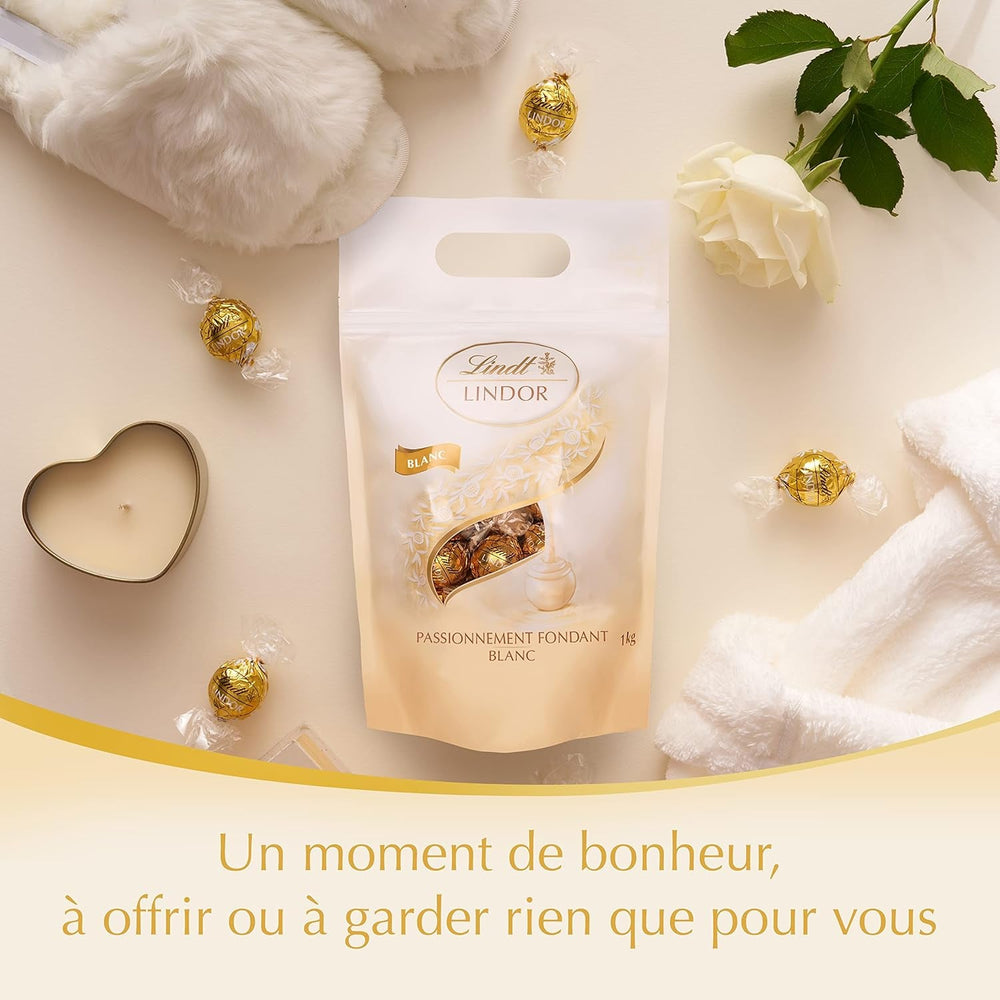 Bile de ciocolată albă LINDOR, 1 kg și LINDOR | pungă resigilabilă de 1 kg | aprox. 80 de bile de ciocolată cu lapte și mentă cu umplutură | Pachet vrac, cadou pralină, cadou ciocolată