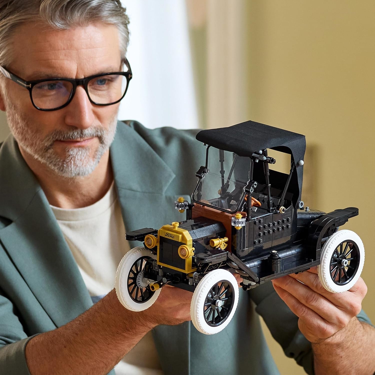 LEGO Icons Ford Model T - Retro Auto Modellbau für Erwachsene - Sammler Ausstellungsset mit Stofffaltdach, hohen Rädern & geteilter Windschutzscheibe - Geschenk für Fans klassischer Fahrzeuge - 11376
