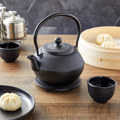 Set de ceai japonez Juvale cu ceainic din fontă (1200 ml), farfurie și 2 căni, set de ceai în stil Tetsubin, negru