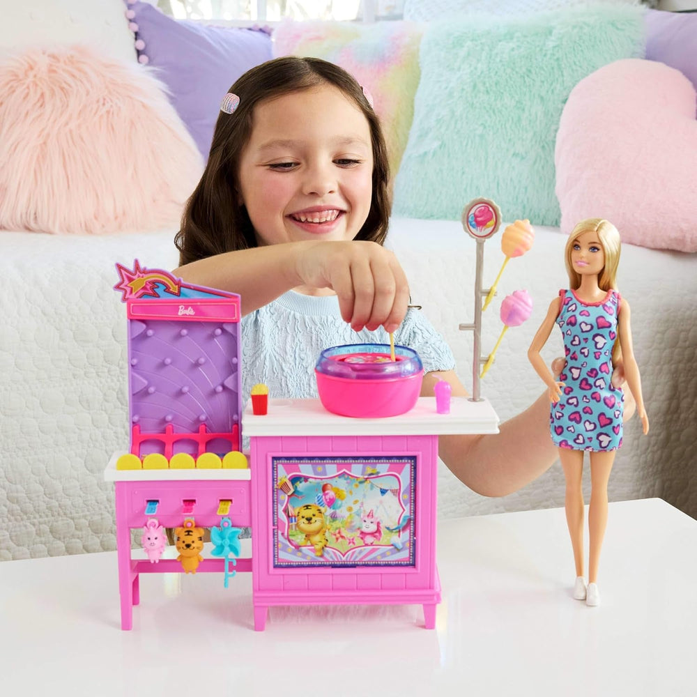 Barbie Mysteries: Beach Detectives Barbie Malibu Puppe und Zuckerwatte Spielstand Spielset mit 20 Zubehörteilen, inklusive Preise, JFV67