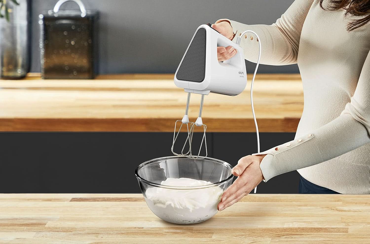 Krups GN4001 3 Mix 4000 Handmixer | 450 Watt | Robustes Design | Variabler Geschwindigkeitsregler | Turbo- Und Auswurf-Funktion | Inkl. 2 Rührbesen Und 2 Knethaken | Weiß/Grau Bucatarie Naty Shop