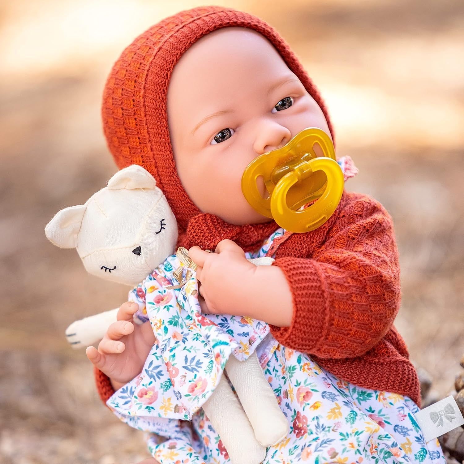 jc toys- Muñeca La Newborn recién nacida de 38 cm, de vinilo Suave, colección Nature, Con ropa floral, chupete y Peluche, niña, diseñada en España por Berenguer, +2 años