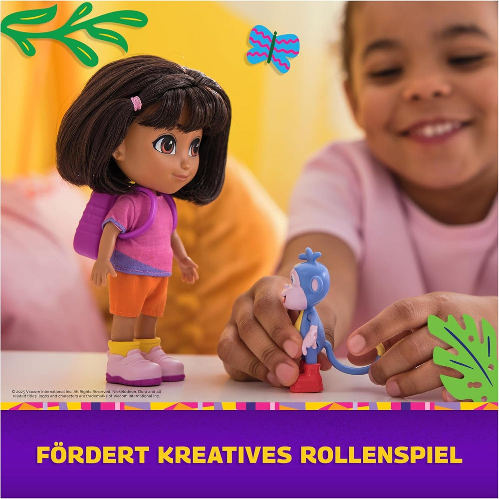 DORA - Păpușa cea mai bună prietenă - Dimensiune 22 cm, cu păr pieptănabil, ghiozdan și cizme cu maimuță, cunoscută din popularul serial TV, pentru copii cu vârsta de 3 ani și peste