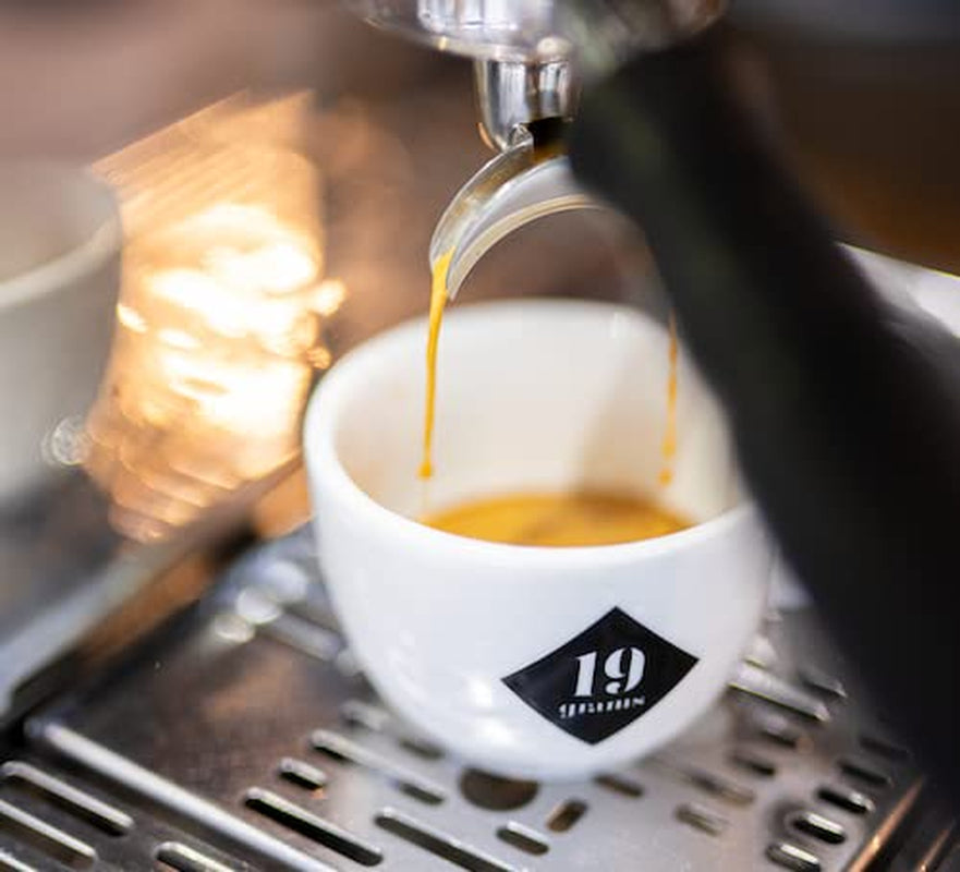 Italo Disco Espresso | 250g ganze Bohne | fair und nachhaltig | frisch geröstet | 100% Arabica Kaffeebohnen | specialty coffee | 19grams Kaffeerösterei