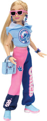 Disney ILY 4EVER Stitch Modepuppe mit Collegejacke und Zubehör, 29 cm, 13 Bewegungspunkte, offiziell lizenziert von Jakks Pacific. Komplett mit kombinierbarem Zubehör und glitzerndem Micky-Ring!