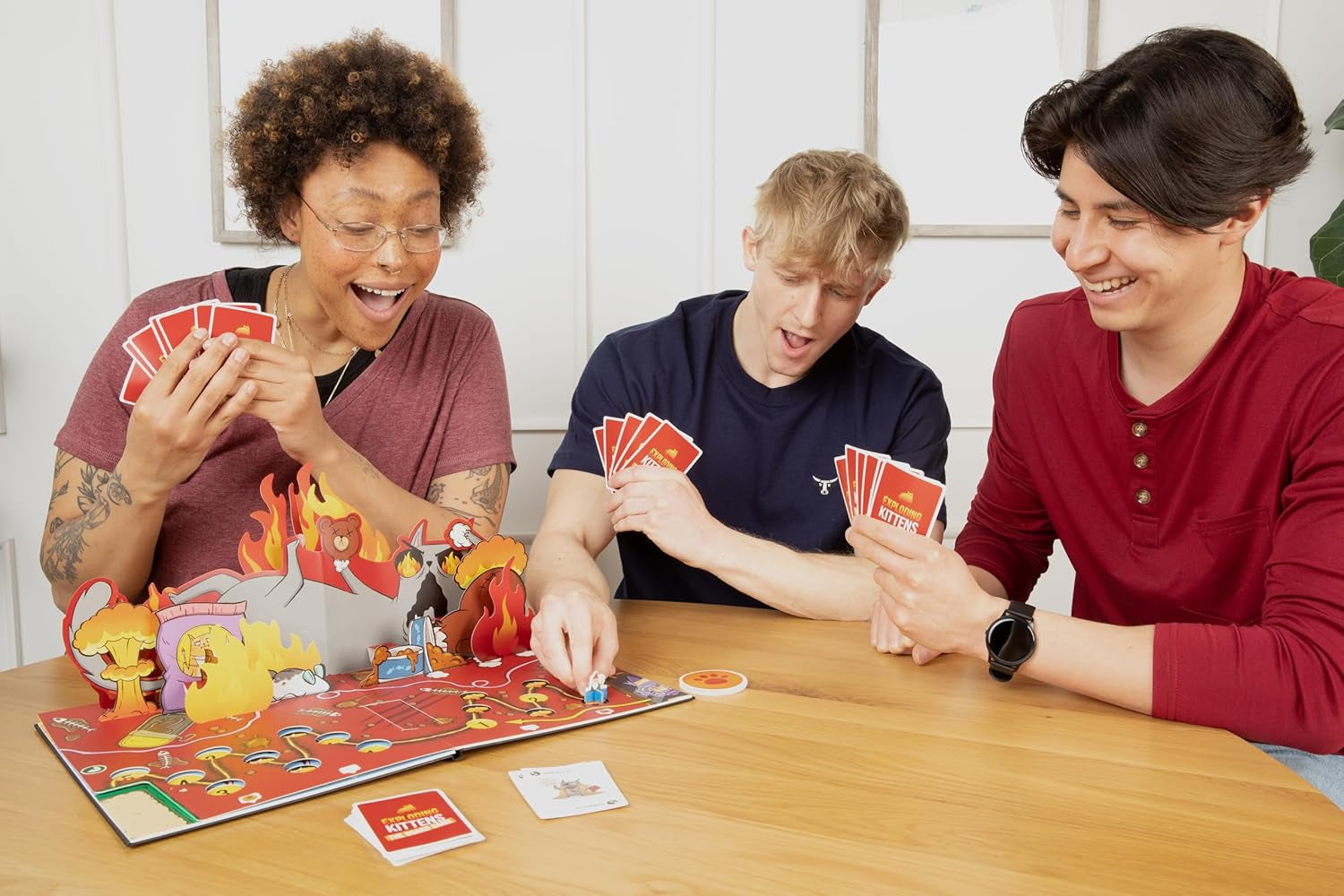 Exploding Kittens, Exploding Kittens: Das Brettspiel, Partyspiel, 2-6 Spieler, ab 7+ Jahren, 20 Minuten, Deutsch