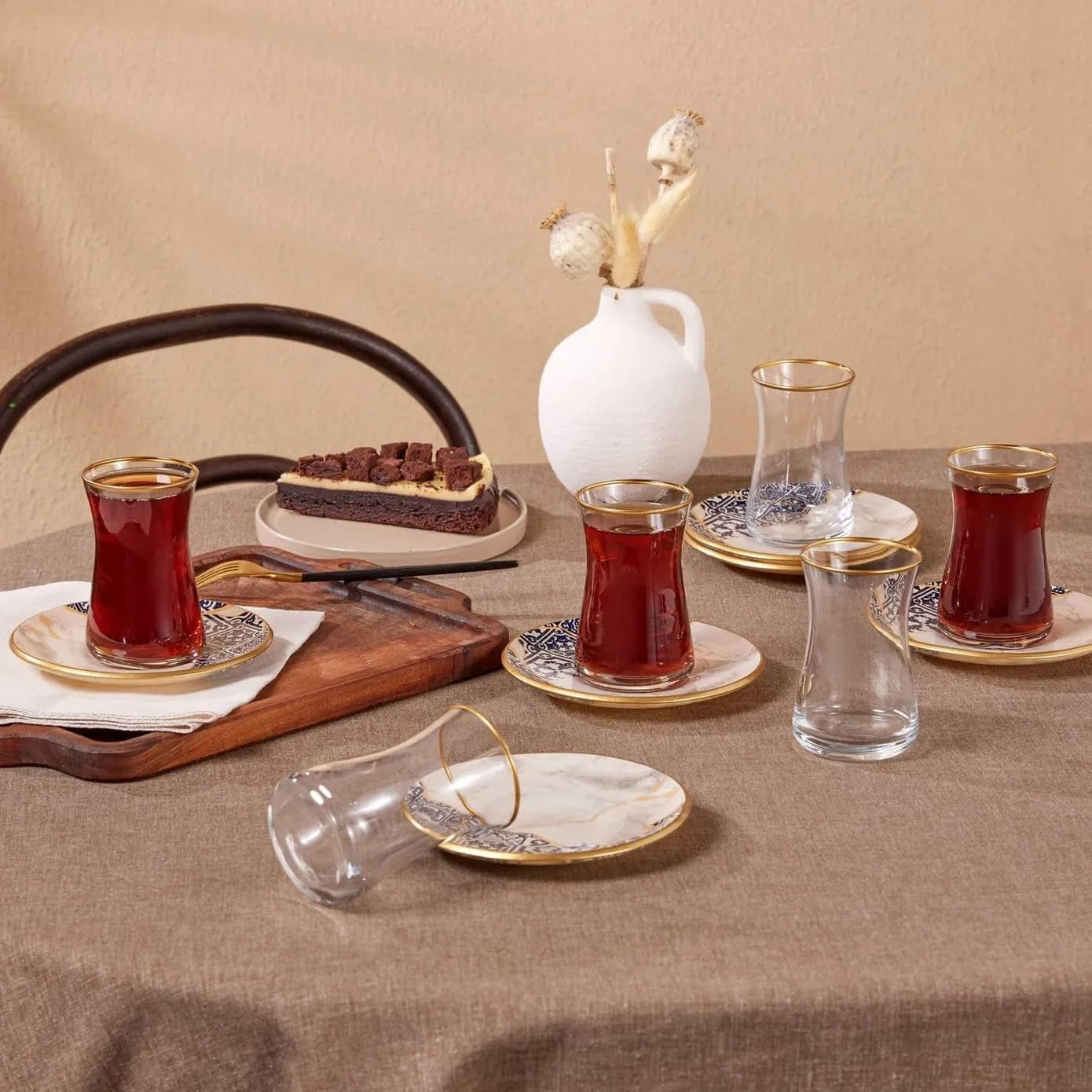 Set de ceai Karaca Aris cu 12 piese pentru 6 persoane - Serviciu rafinat din porțelan pentru o savurare elegantă a ceaiului
