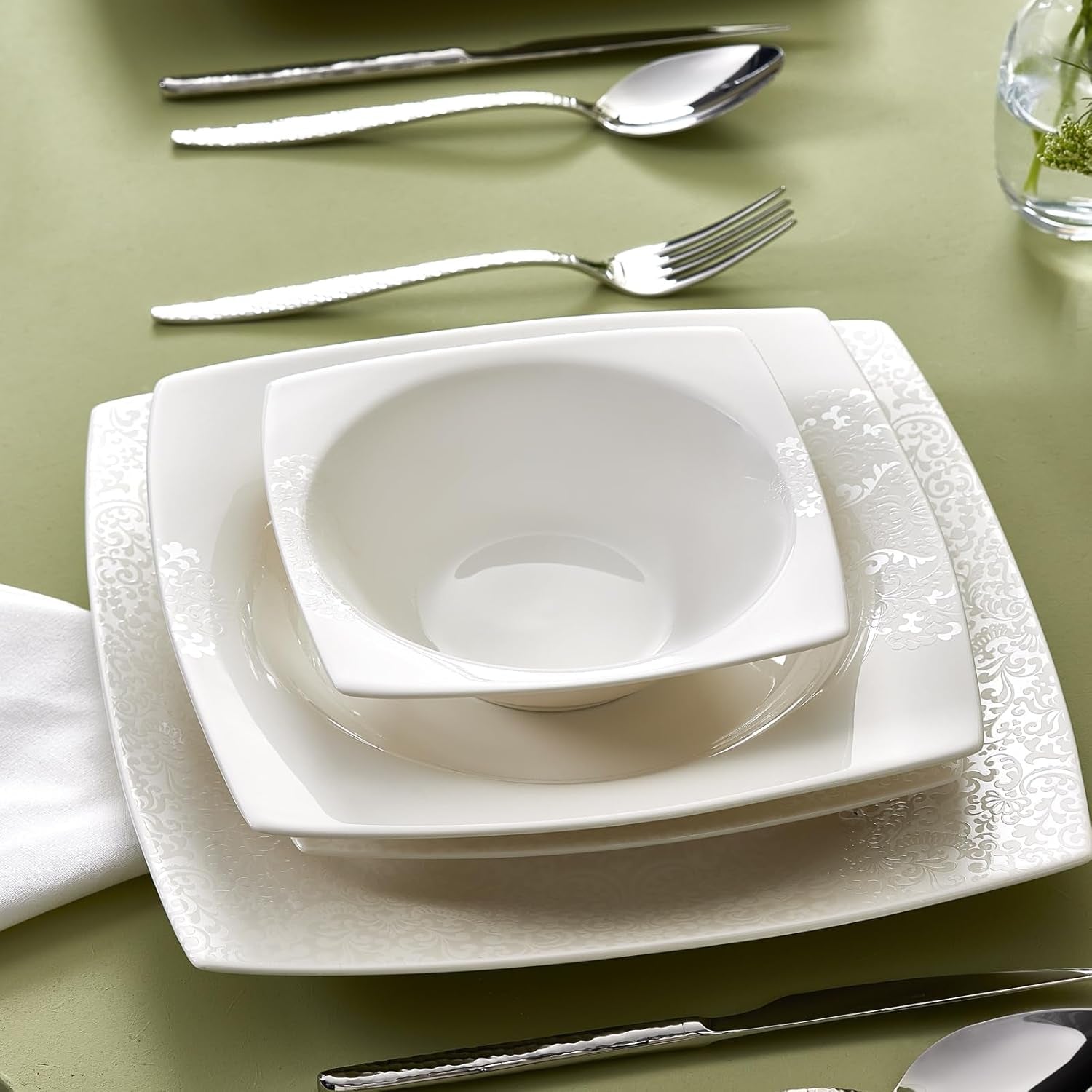 Set de veselă Karaca New Flava din porțelan, format din 24 de piese, pentru 6 persoane, alb, elegant și durabil, se poate spăla în mașina de spălat vase, perfect pentru uz zilnic și ocazii speciale