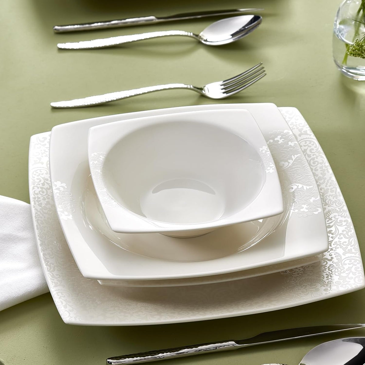 Set de veselă Karaca New Flava din porțelan, format din 24 de piese, pentru 6 persoane, alb, elegant și durabil, se poate spăla în mașina de spălat vase, perfect pentru uz zilnic și ocazii speciale
