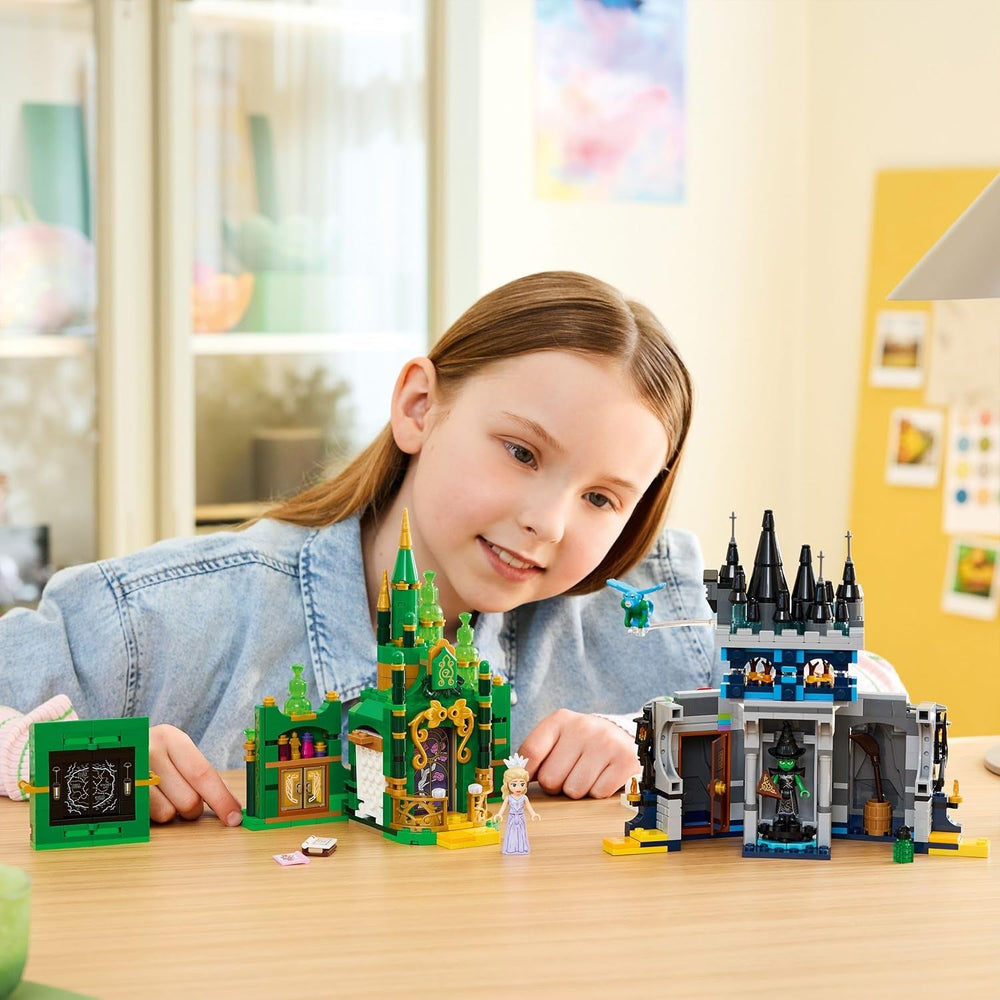 LEGO Wicked Emerald City & Kiamo Ko Castle - Kreatives Spielzeug mit Elphaba & Glinda Minifiguren sowie EIN AFFE & Zubehör - Kinder Geschenk für Mädchen, Jungen & Filmfans ab 9 Jahren - 75689