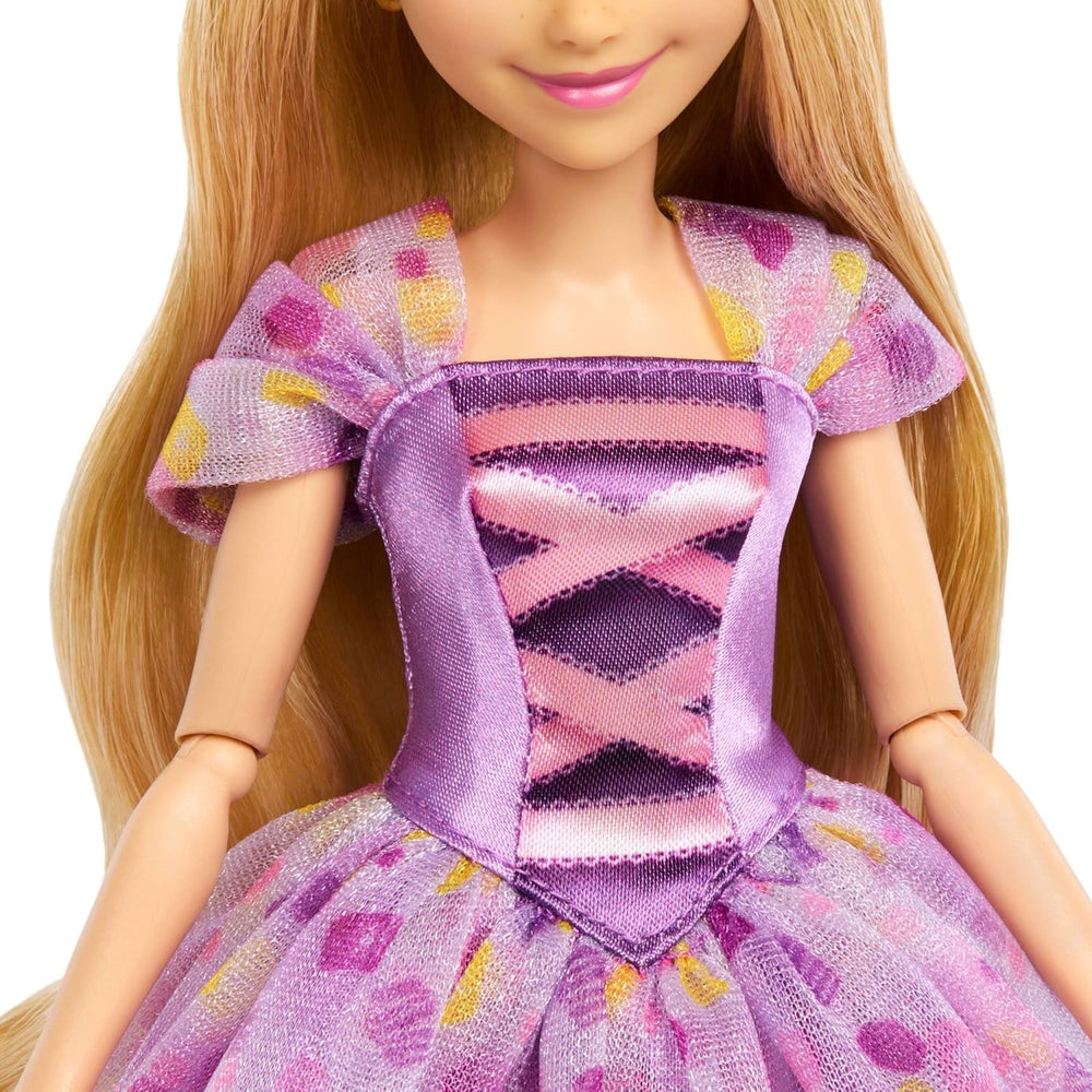 Mattel Disney Prinzessin Geburtstagsfeier Rapunzel Deluxe Modepuppe, inspiriert vom Disney-Film Rapunzel Neu verföhnt“, Geschenke für besondere Anlässe für Kinder und Sammler, HYC38