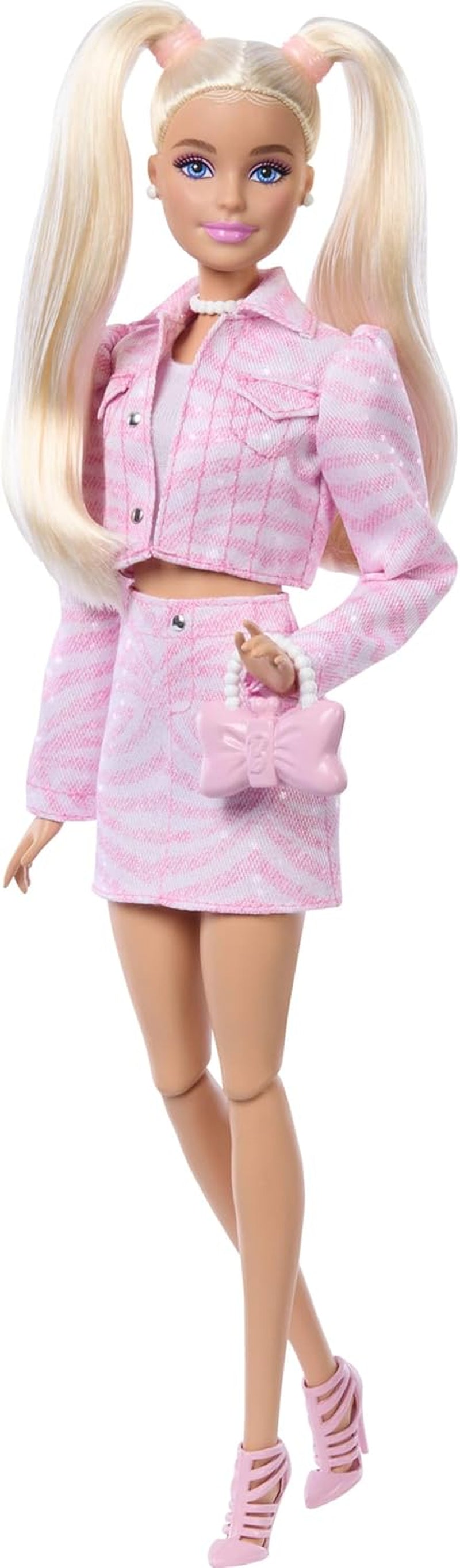 Barbie Deluxe Style-Puppe Nr. 12 in rosa bauchfreiem Denim-Oberteil mit ausgestellten Jeans mit aufgedruckten Rosen, gewellte braune Haare, Zubehörteile wie Rosen-Handtasche und Schmuck,JJN72
