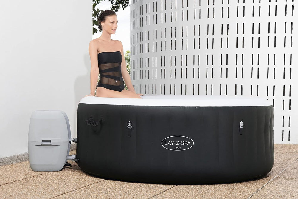 Pachet format din cada cu hidromasaj Lay-Z-SPA Miami AirJet™, 180 x 66 cm, 2-4 persoane, rotundă, neagră + husă termică Lay-Z-SPA Xtras EnergySense Ø 180 x 66 cm, rotundă