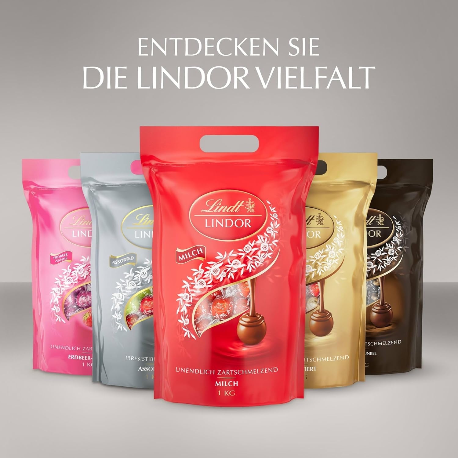 Lindt Chocolate | Pungă asortată LINDOR argintie | Pungă de 1 kg | 80 de bile de ciocolată care se topesc în gură în lapte, 70%, arome de caramel sărat și ciocolată dublă | Cadou de ciocolată de împărțit