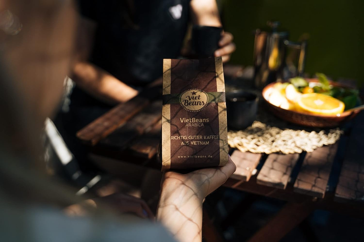 VietBeans 100% Arabica Gemahlener Röstkaffee - Kaffee säurearm gemahlen - Fruchtiger Hochlandkaffee mit Nebennote Karamell und Honig - Leicht bittere Süße - 250g