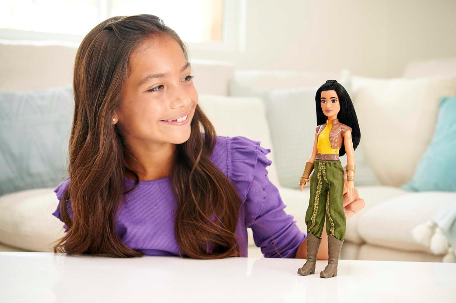 Jucărie Mattel Disney, Păpușă articulată Raya cu haine și accesorii, inspirată din filmul Disney, cadou pentru copii, HLX22