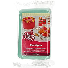 FunCakes Marzipan Baby Blue: Ușor de folosit, gust delicios, flexibil și neted, ușor de întins, fin și ferm, perfect pentru decorarea prăjiturilor, kosher și fără gluten. 250 g. Pasta de zahar Naty Shop Default Title
