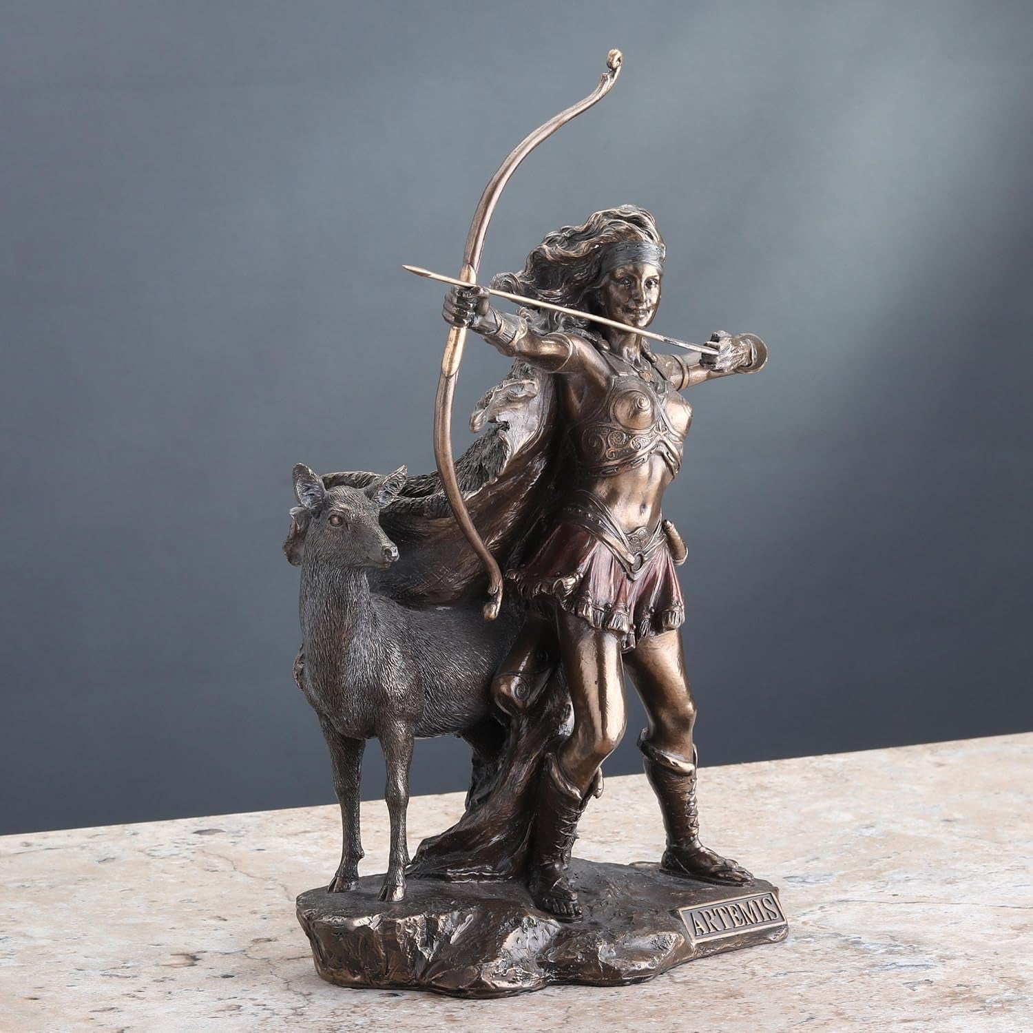 Statuia din bronz a zeiței vânătorii și a sălbăticiei Statuete si sculpturi Naty Shop